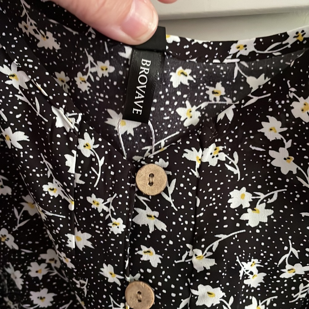 Black sun dress w/white flowers and buttons down the front. Tie waist. - Picture 4 of 7
